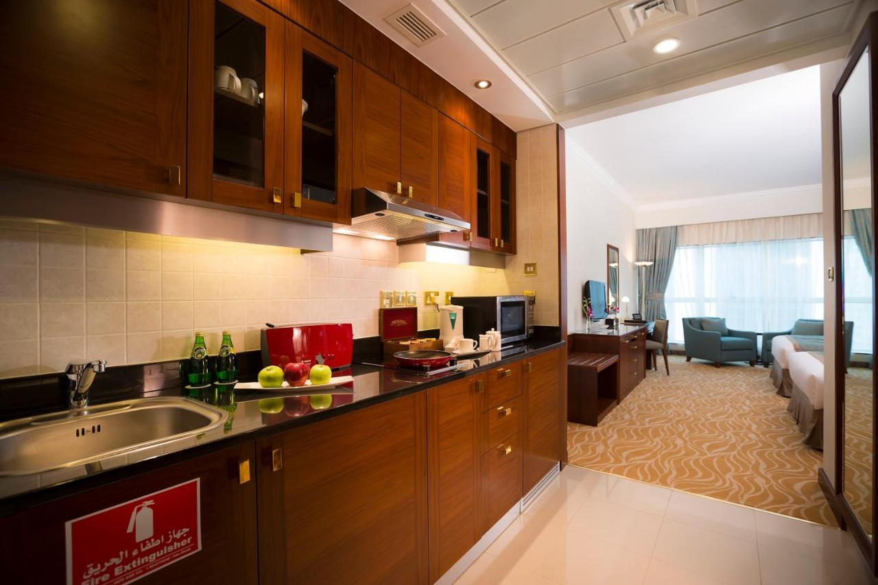 แกรนด์ เมอร์เคียว เรสซิเดนซ์ อาบู ดาบี Aparthotel อาบูดาบี ภายนอก รูปภาพ A typical hotel kitchenette