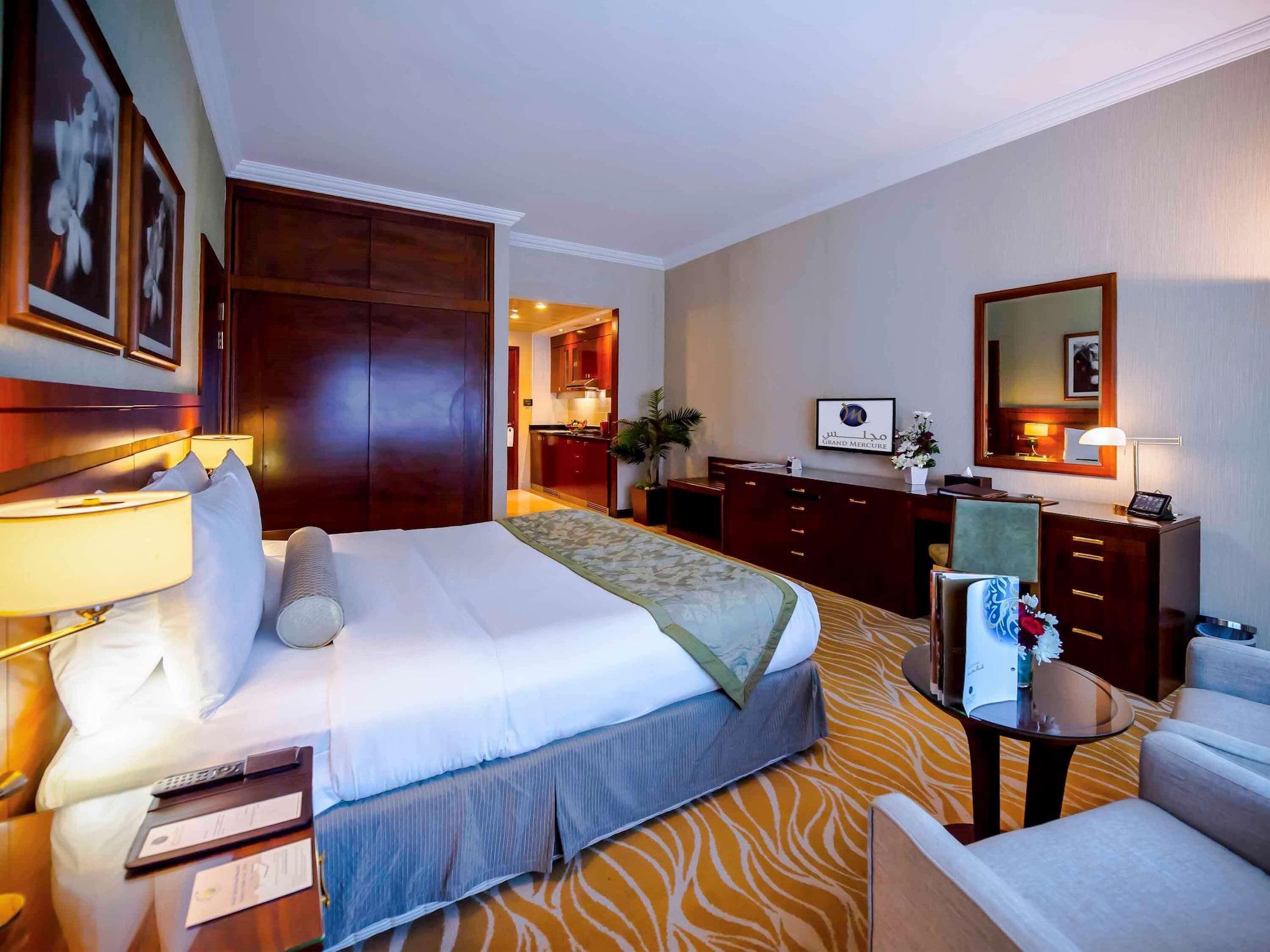 แกรนด์ เมอร์เคียว เรสซิเดนซ์ อาบู ดาบี Aparthotel อาบูดาบี ภายนอก รูปภาพ A room at the Jumeirah Creekside