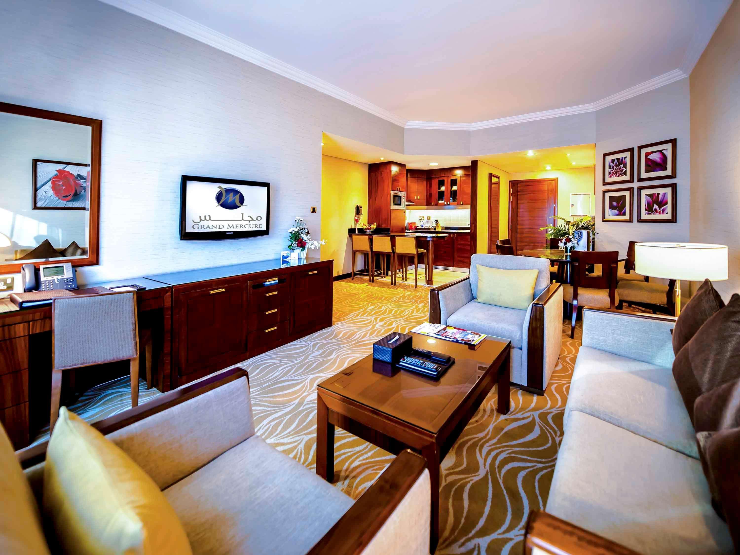 แกรนด์ เมอร์เคียว เรสซิเดนซ์ อาบู ดาบี Aparthotel อาบูดาบี ภายนอก รูปภาพ Suite at Jumeirah Emirates Towers Hotel