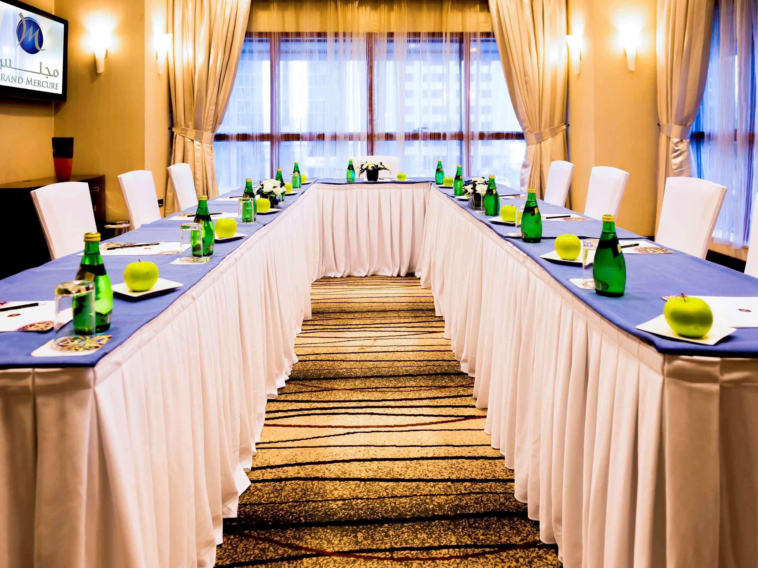 แกรนด์ เมอร์เคียว เรสซิเดนซ์ อาบู ดาบี Aparthotel อาบูดาบี ภายนอก รูปภาพ Meeting room at the hotel