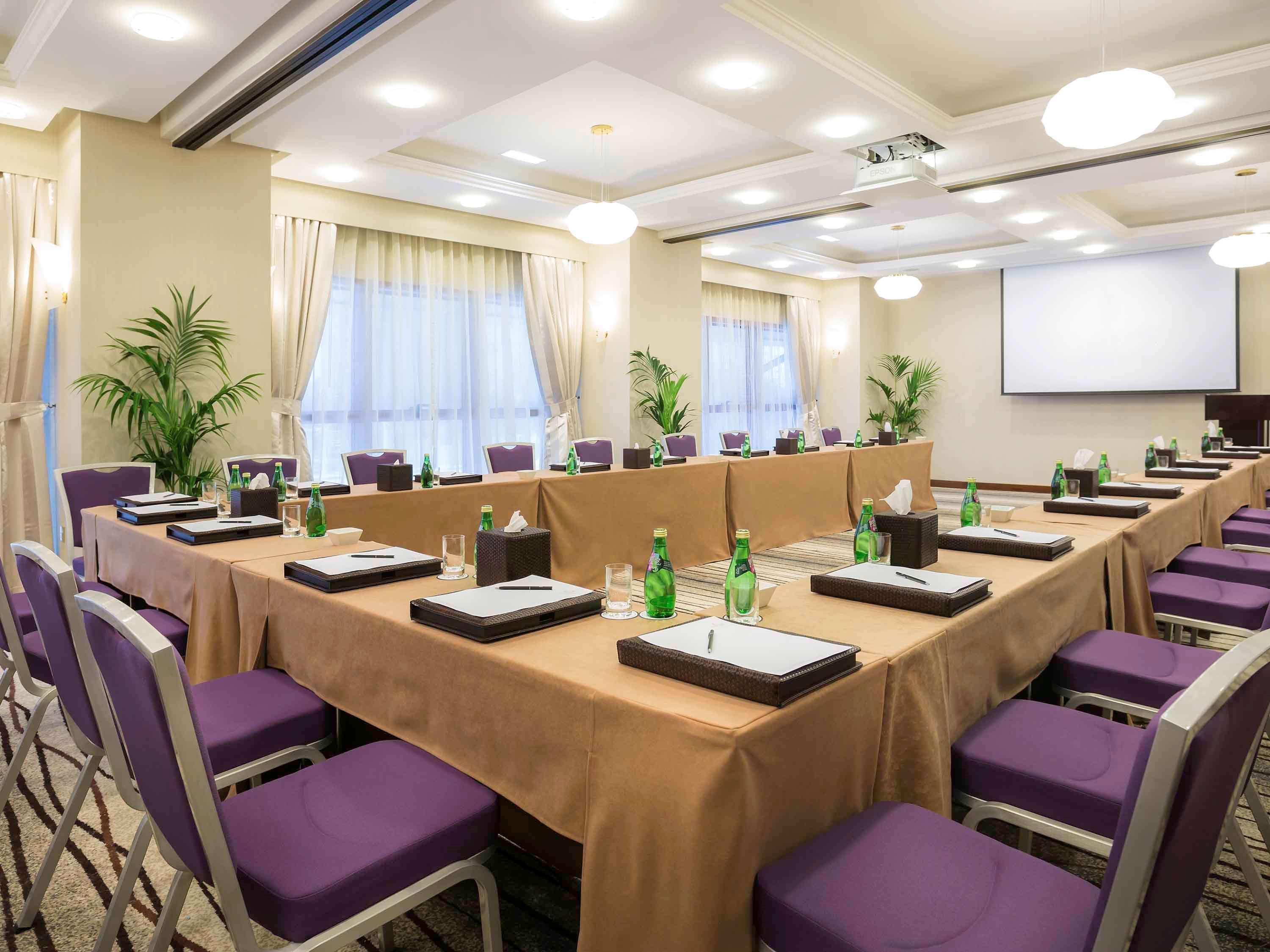 แกรนด์ เมอร์เคียว เรสซิเดนซ์ อาบู ดาบี Aparthotel อาบูดาบี ภายนอก รูปภาพ Meeting room