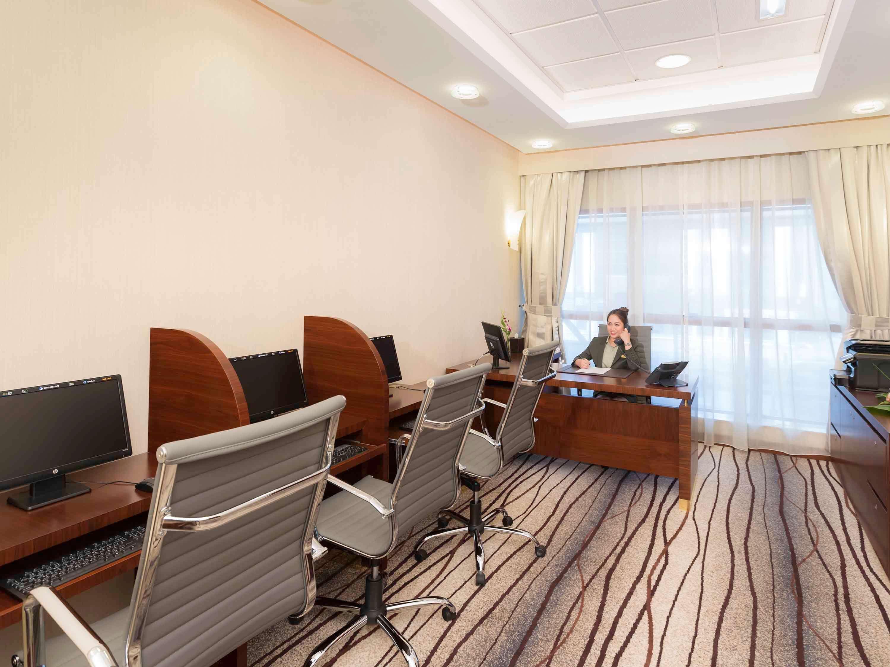 แกรนด์ เมอร์เคียว เรสซิเดนซ์ อาบู ดาบี Aparthotel อาบูดาบี ภายนอก รูปภาพ Business Center