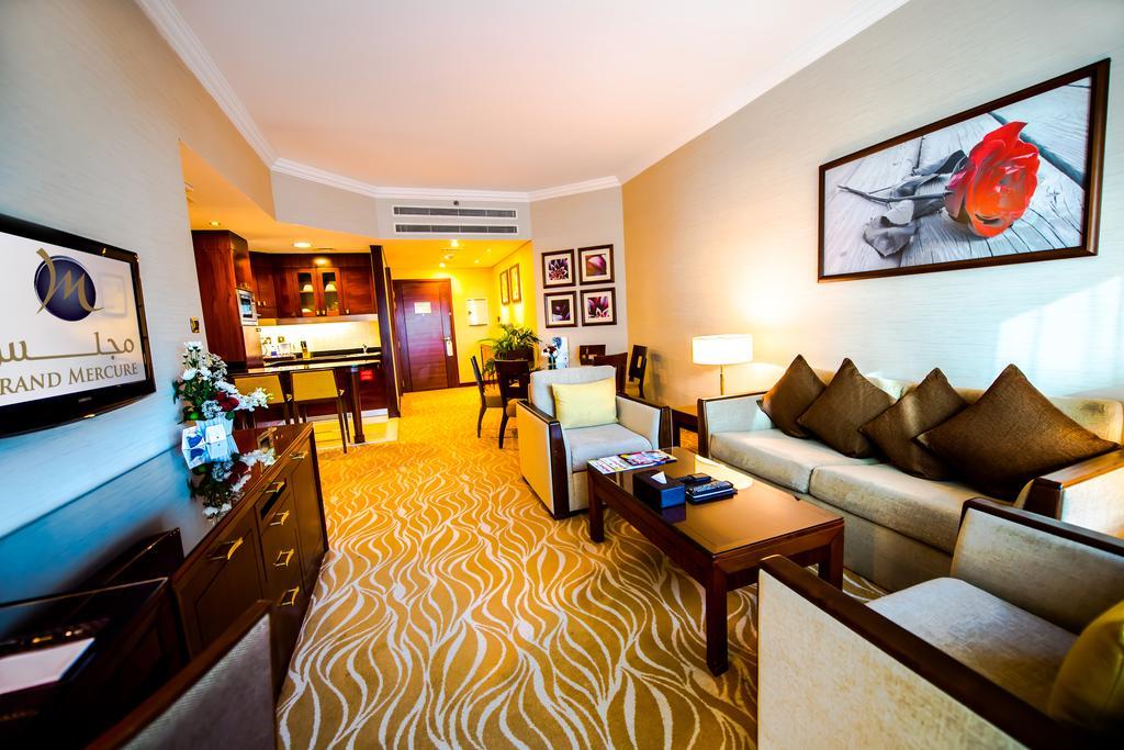 แกรนด์ เมอร์เคียว เรสซิเดนซ์ อาบู ดาบี Aparthotel อาบูดาบี ภายนอก รูปภาพ Suite at the hotel