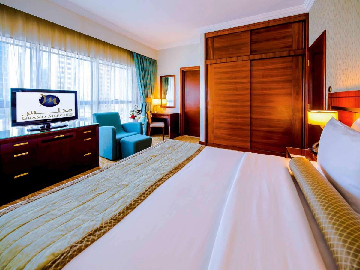 แกรนด์ เมอร์เคียว เรสซิเดนซ์ อาบู ดาบี Aparthotel อาบูดาบี ภายนอก รูปภาพ A bedroom at the hotel